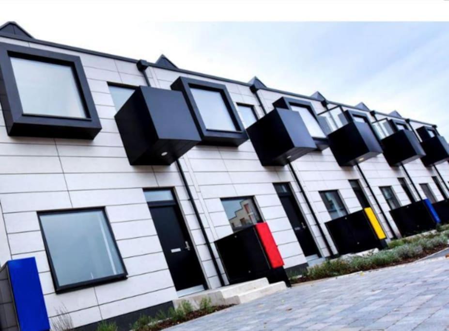 Large Townhouse 5 Beds With Two Parking Spaces - Manchester City Centre Bagian luar foto